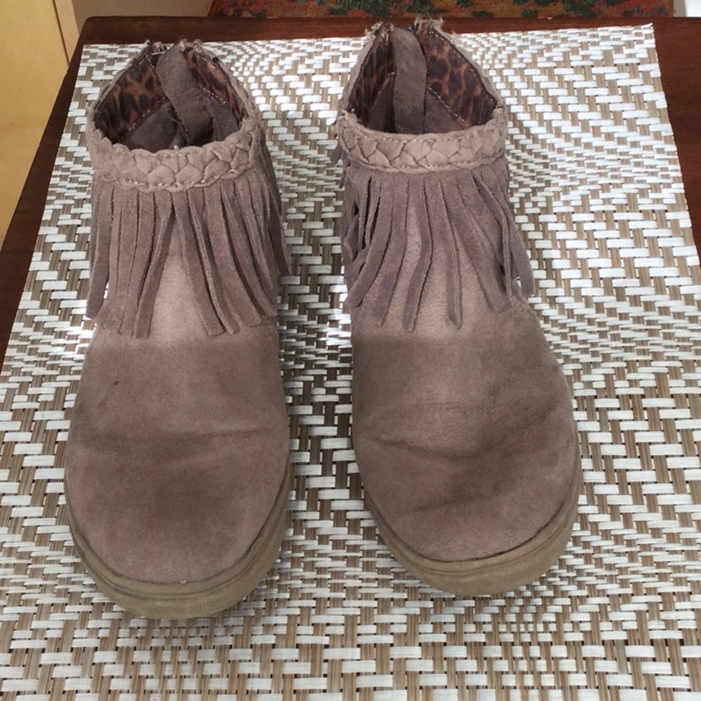 Steve Madden Girls size 5 fringe bootie